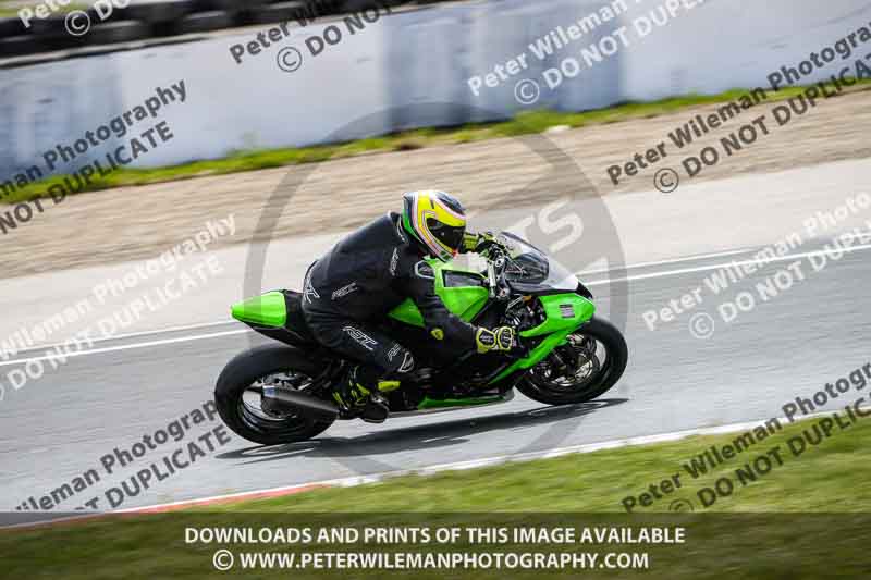 cadwell no limits trackday;cadwell park;cadwell park photographs;cadwell trackday photographs;enduro digital images;event digital images;eventdigitalimages;navarra;no limits trackdays;peter wileman photography;racing digital images;trackday digital images;trackday photos